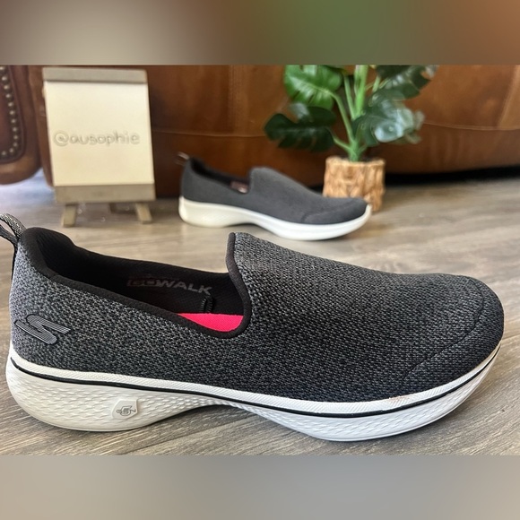 Skechers Performance Goga Max Go Walk Sneakers in Heather Grey. Size 8.5 - Picture 2 of 8